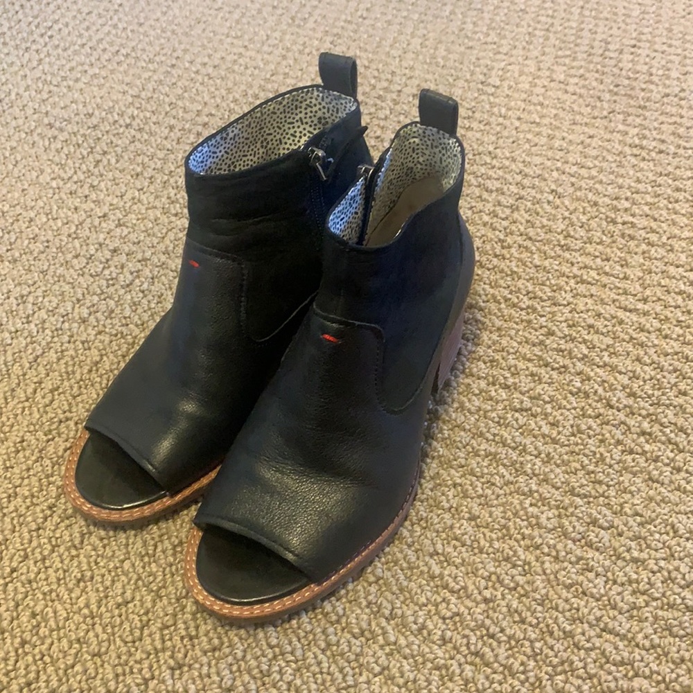 ED by Ellen Degenerous booties